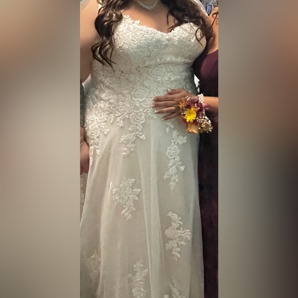 Stunning Madeline Gardner wedding dress only worn for 4hrs